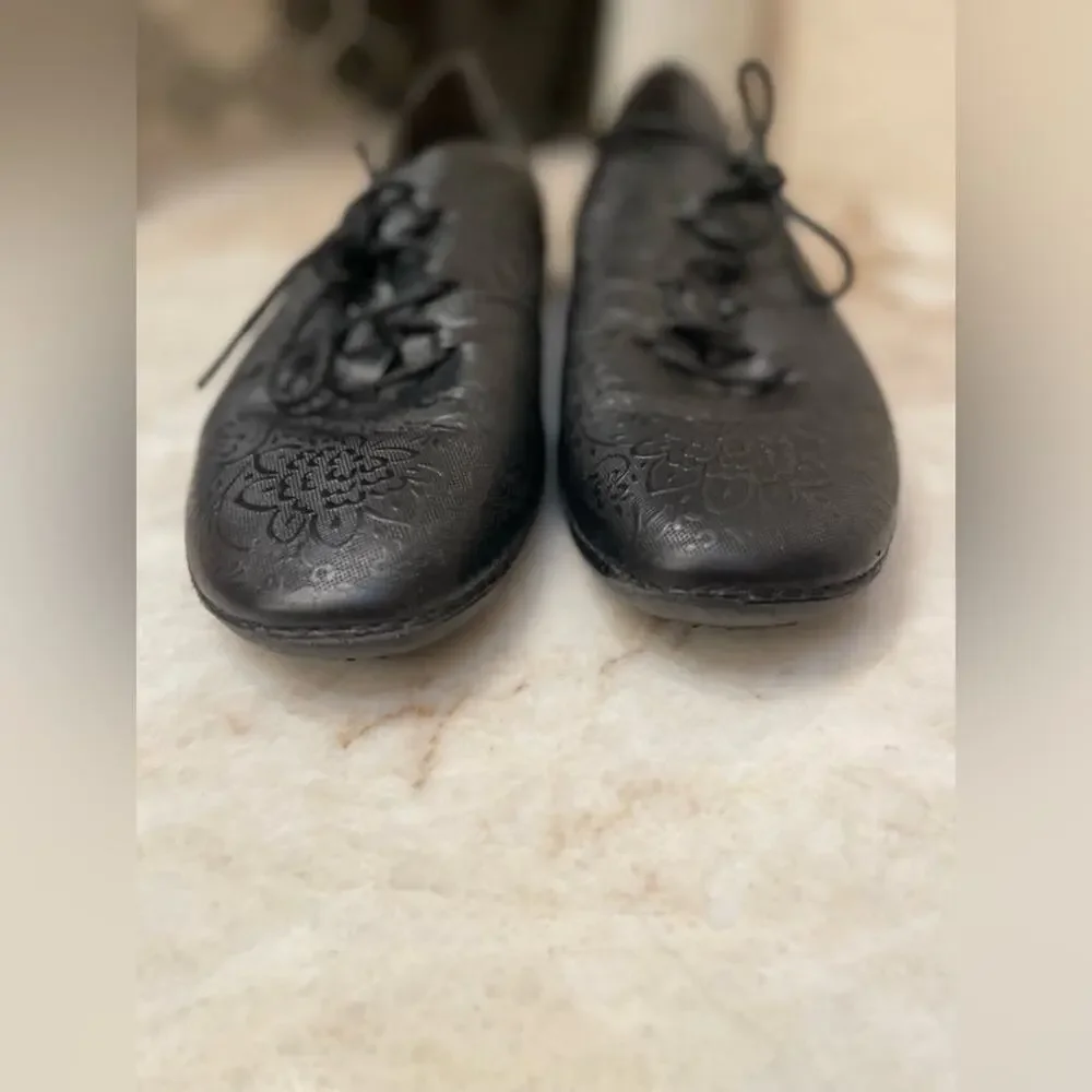 Propet Black Embossed Leather casual comfort Shoes 9-1/2